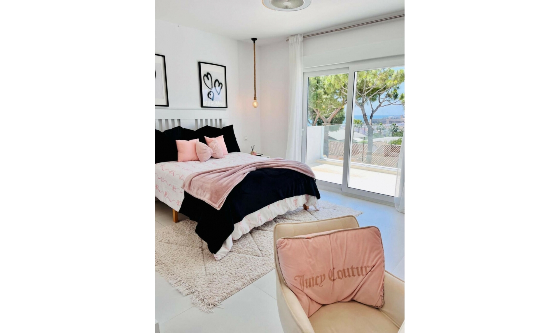 Resale - House -
La Cala de Mijas