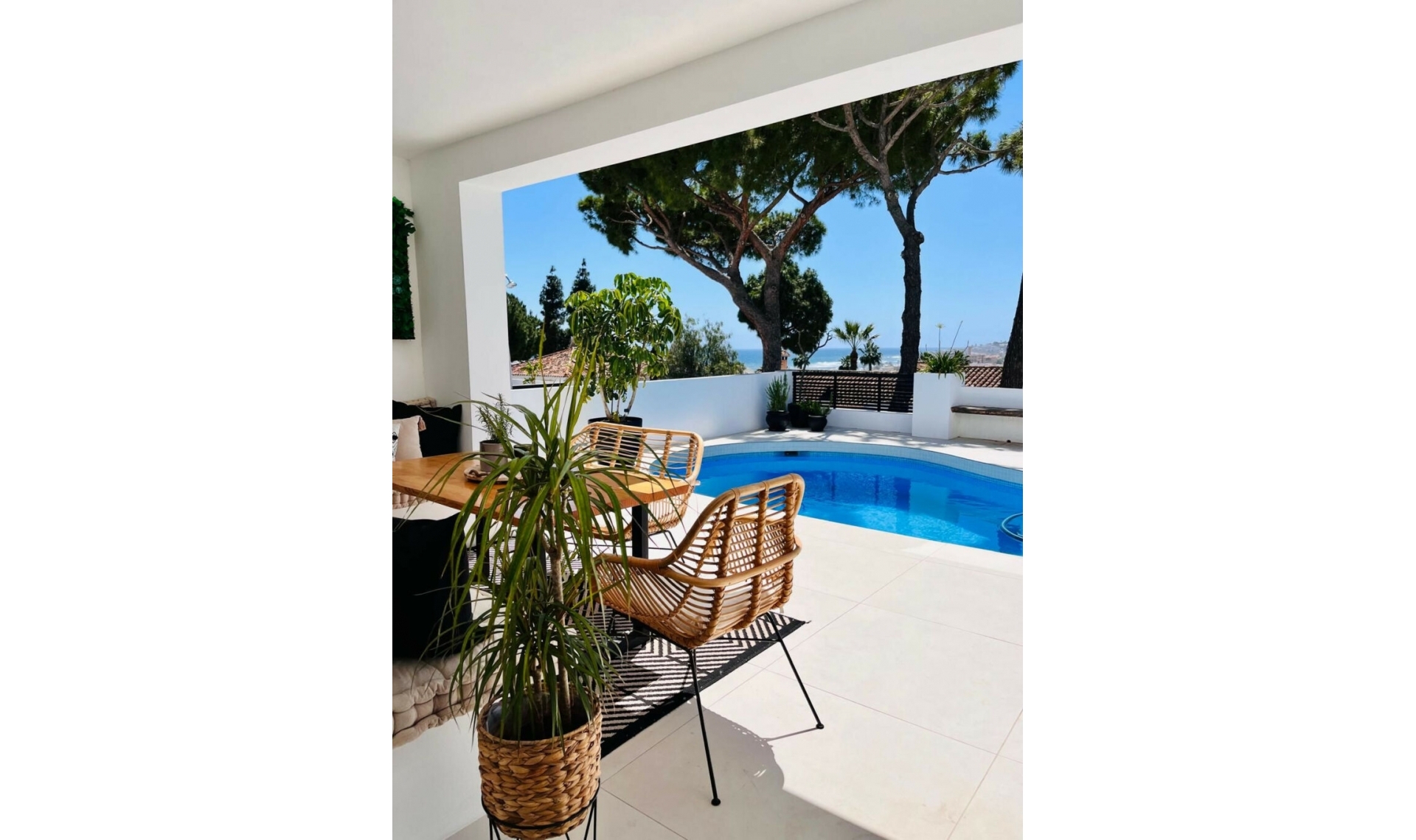 Resale - House -
La Cala de Mijas