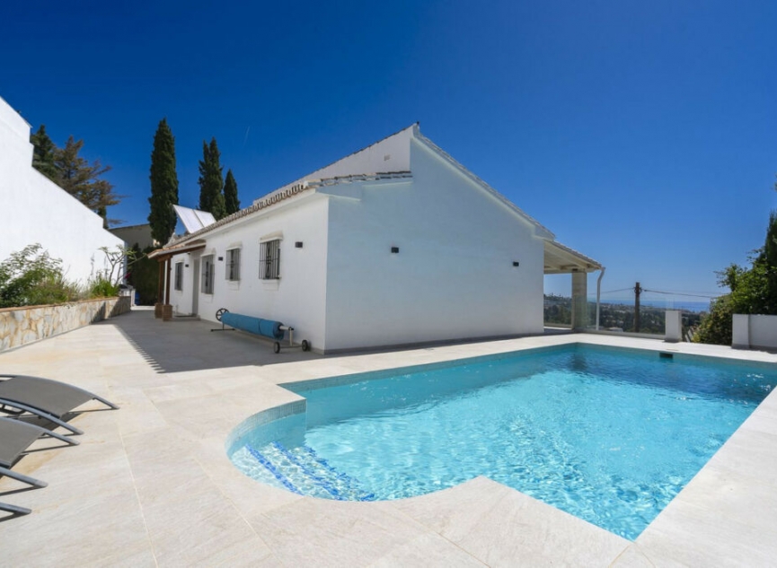 Resale - House -
La Cala de Mijas