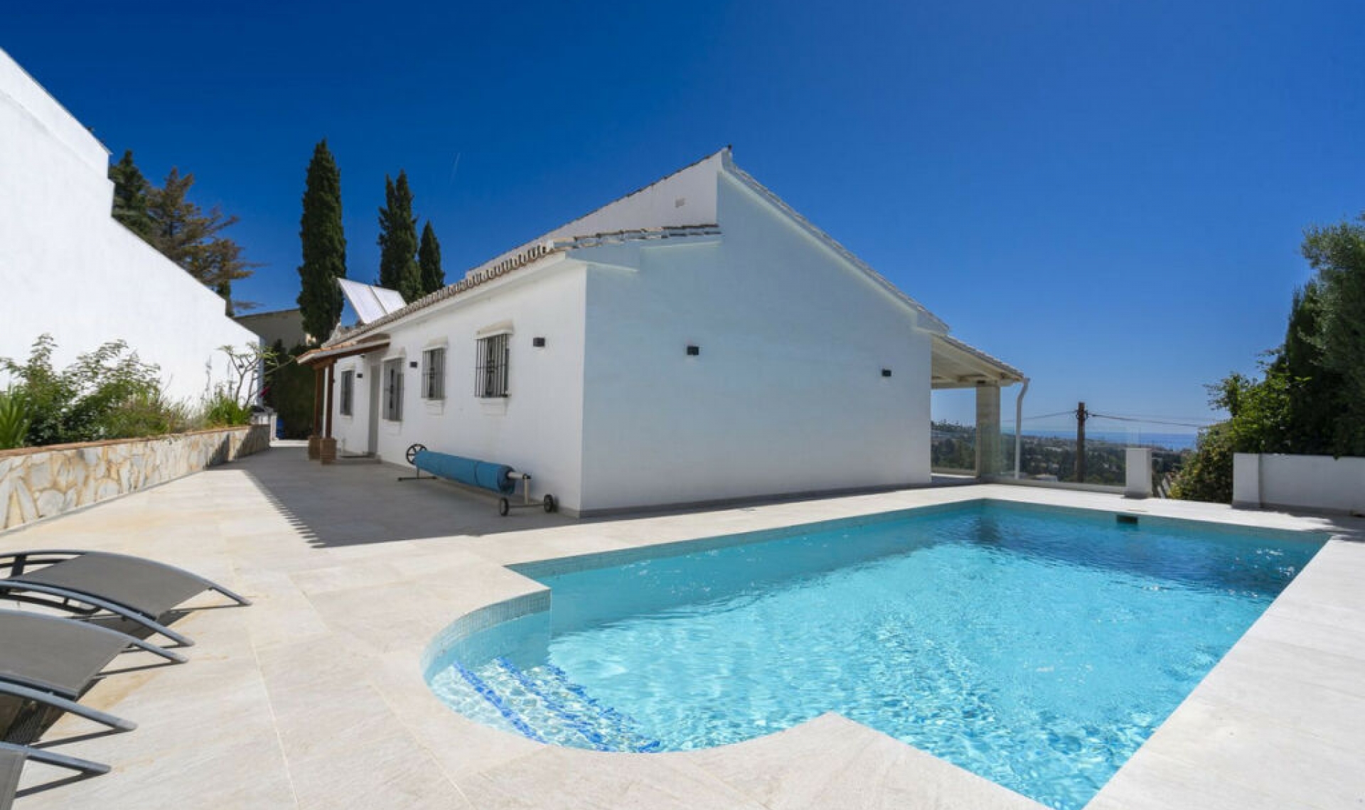 Resale - House -
La Cala de Mijas