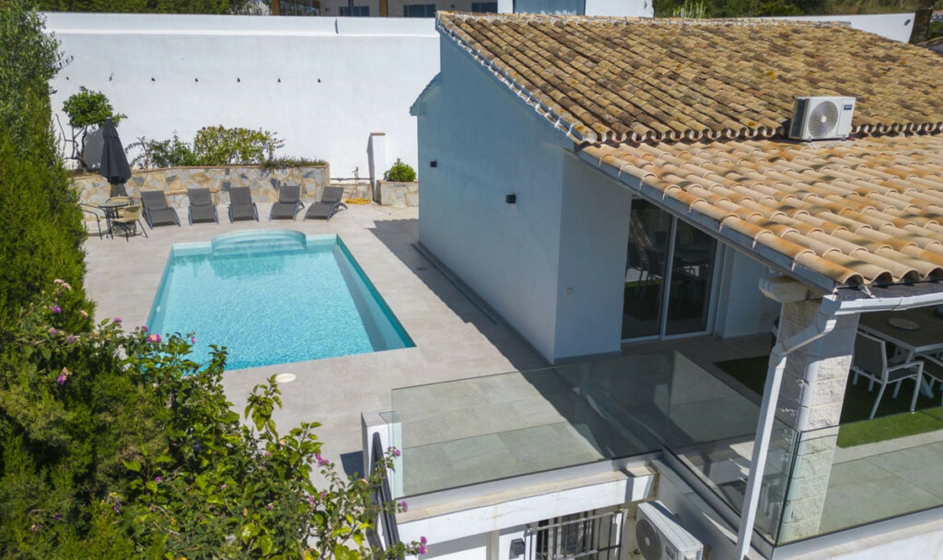 Resale - House -
La Cala de Mijas