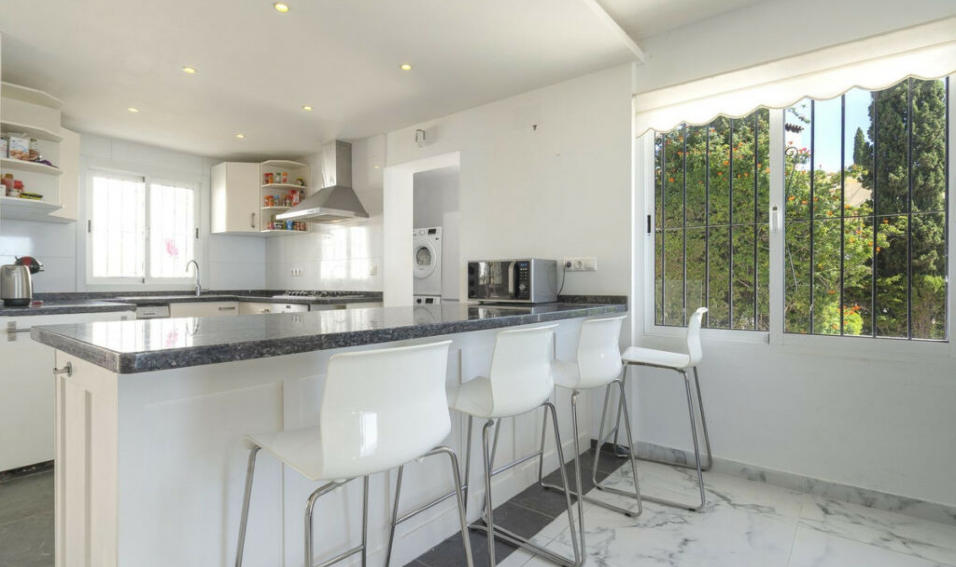Resale - House -
La Cala de Mijas