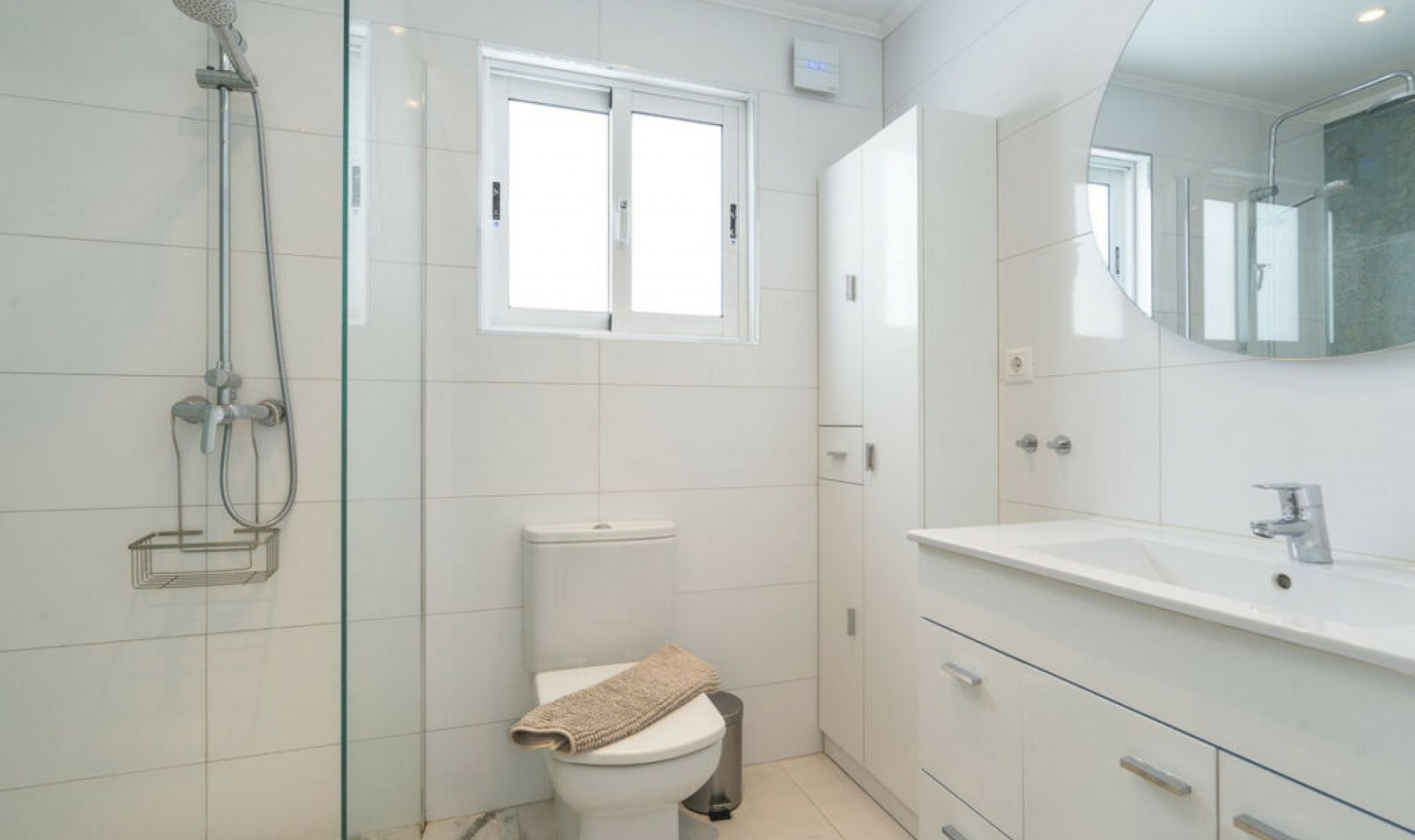 Resale - House -
La Cala de Mijas