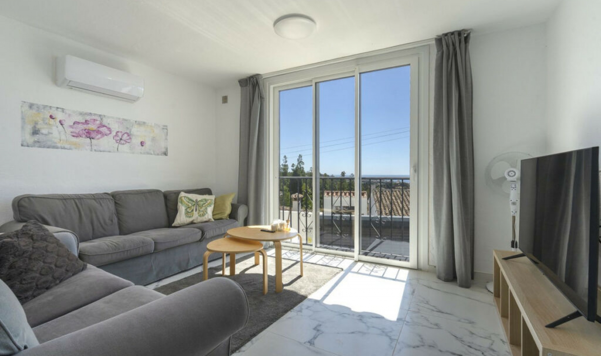 Resale - House -
La Cala de Mijas