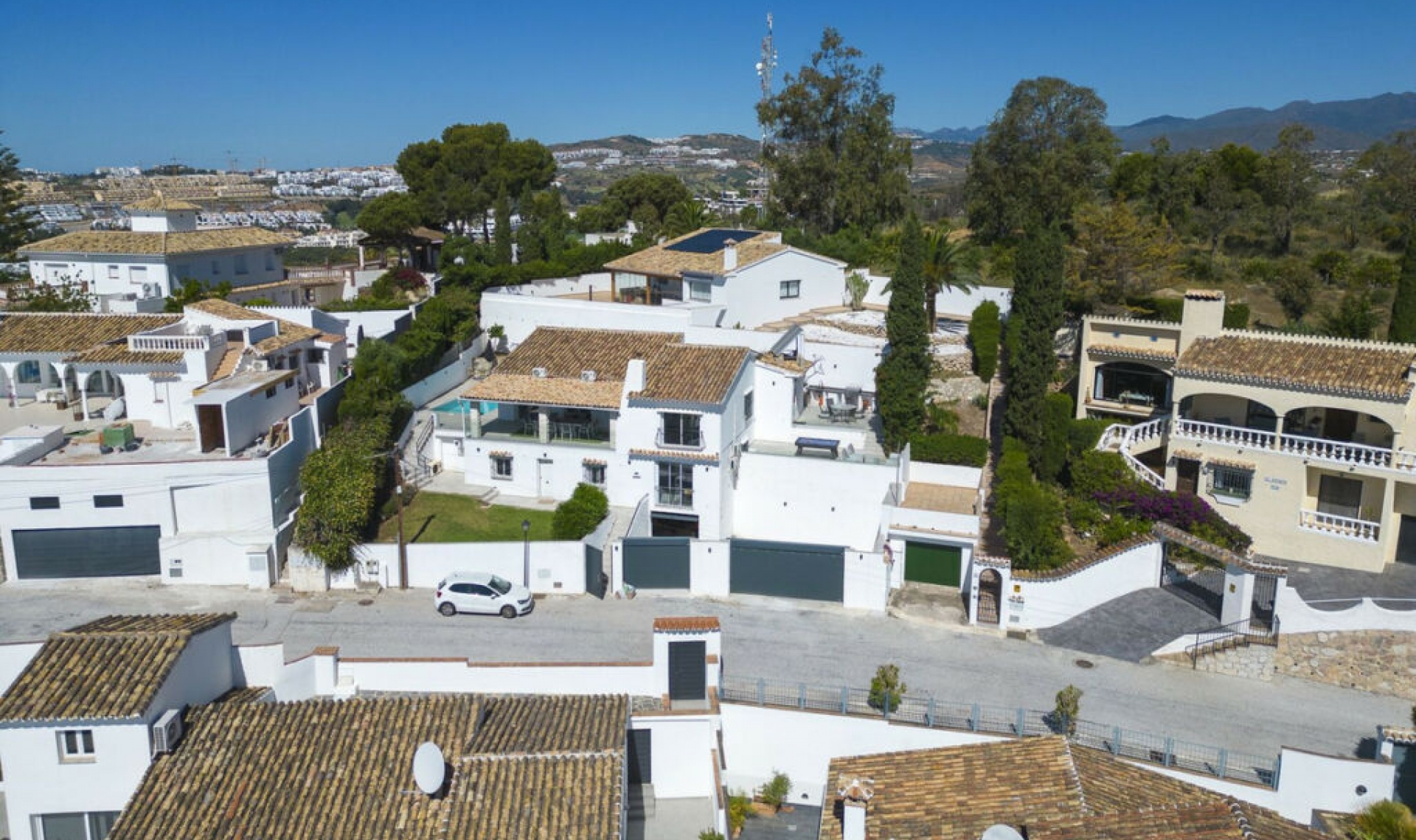 Resale - House -
La Cala de Mijas