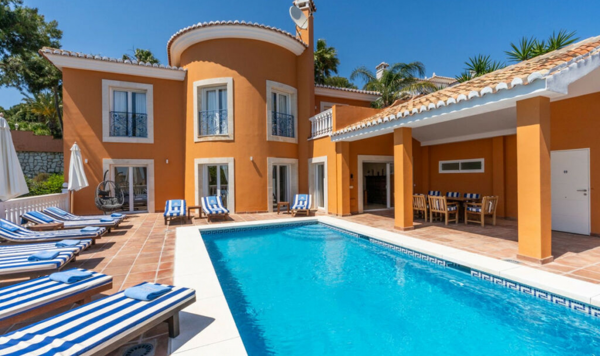 Resale - House -
La Cala de Mijas
