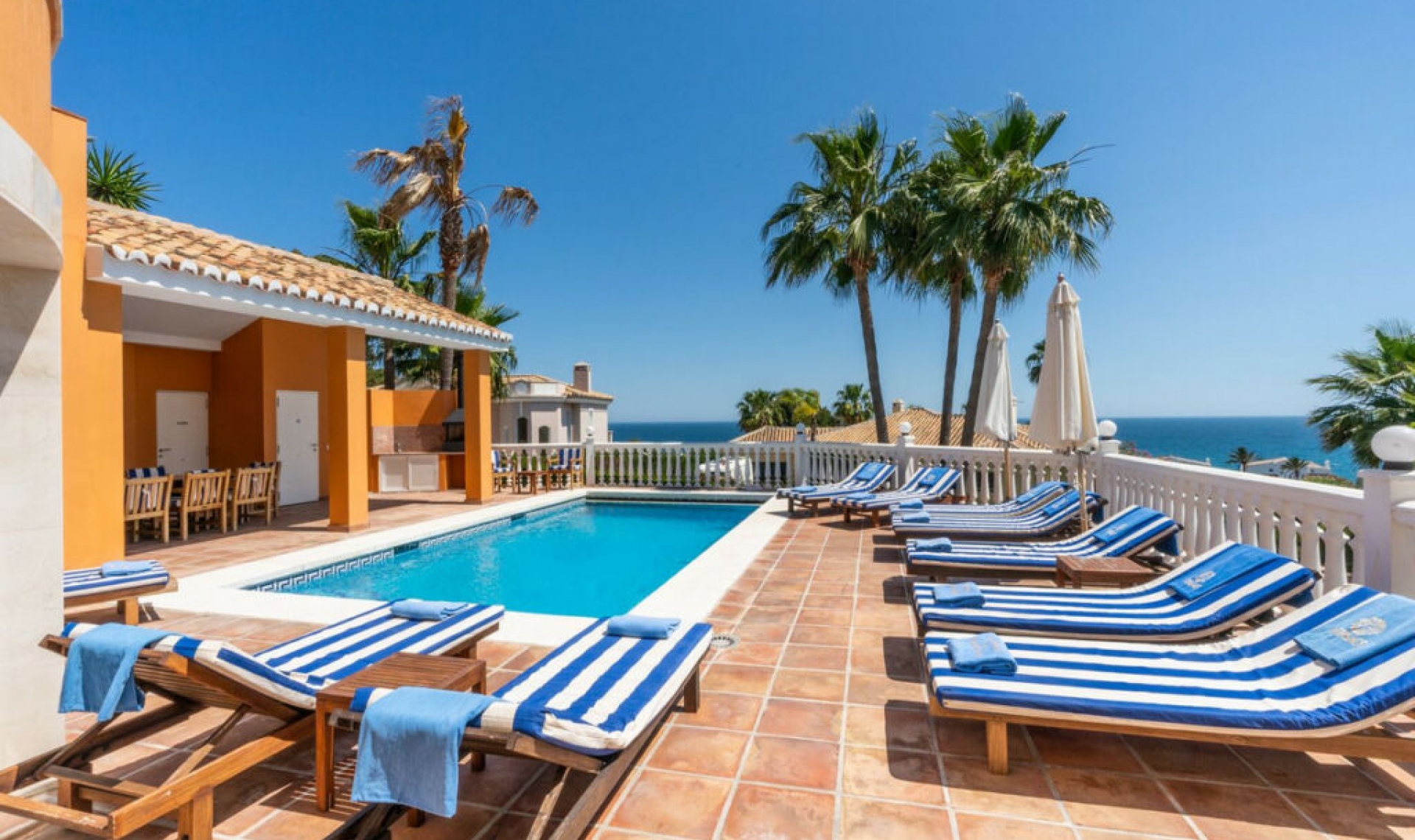 Resale - House -
La Cala de Mijas