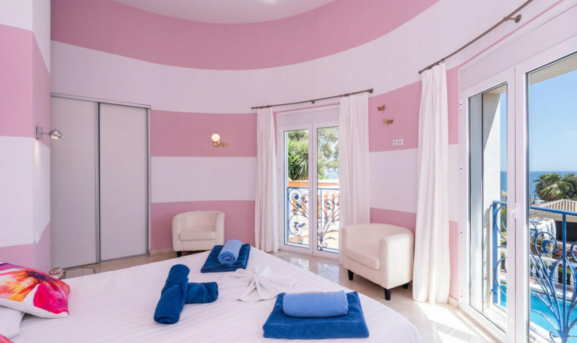 Resale - House -
La Cala de Mijas