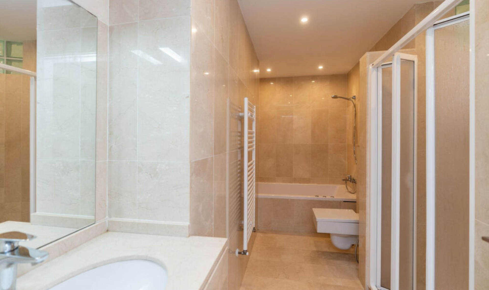 Resale - House -
La Cala de Mijas