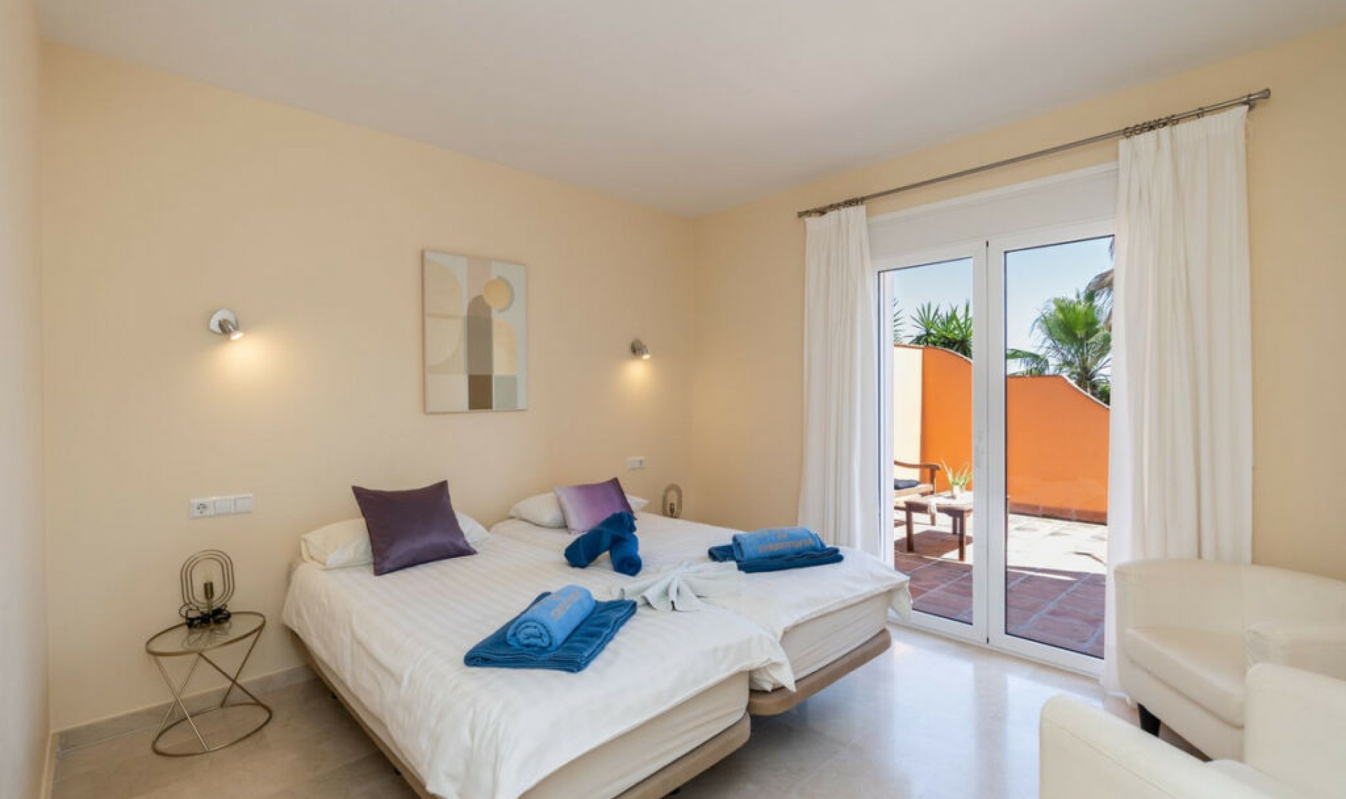 Resale - House -
La Cala de Mijas