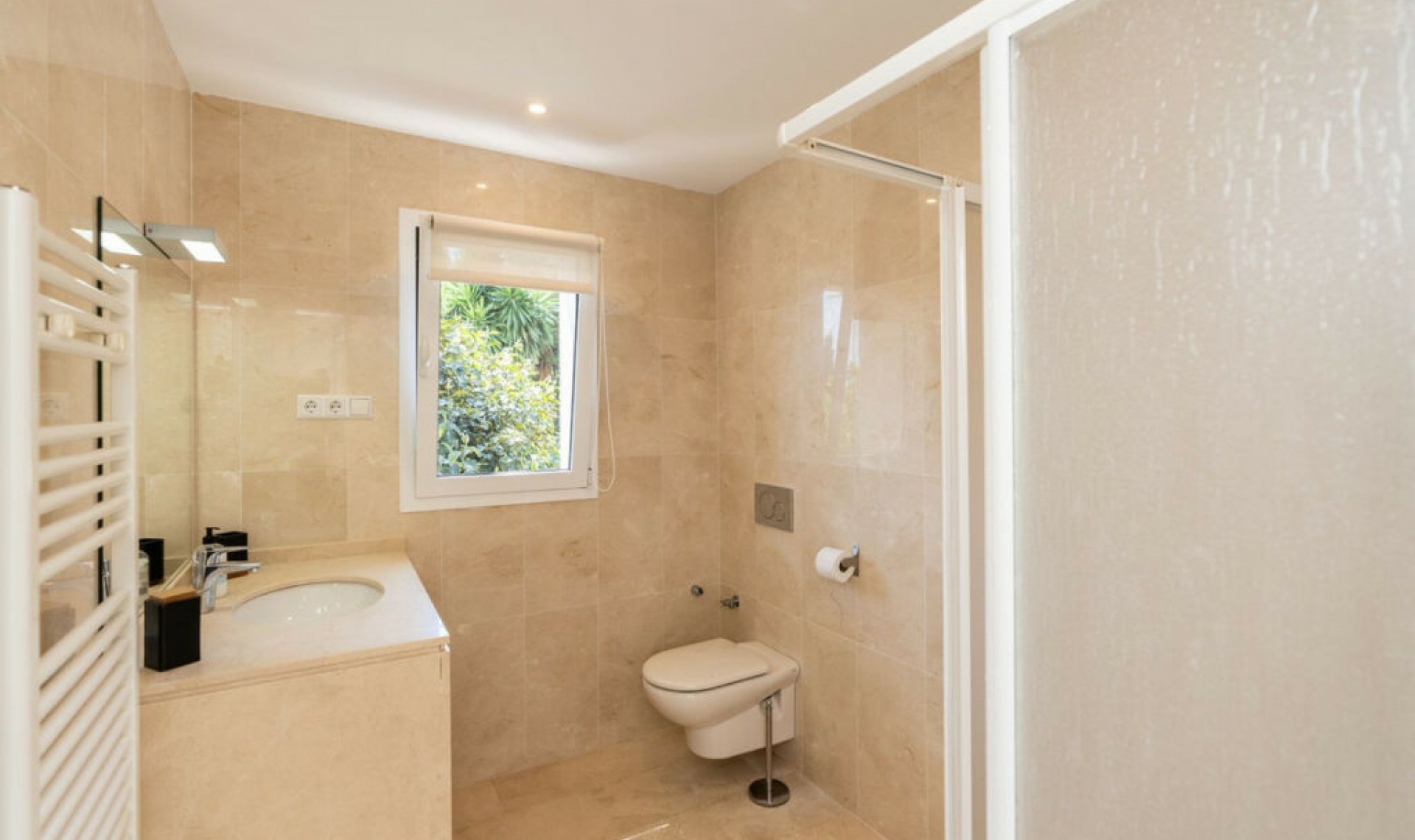 Resale - House -
La Cala de Mijas
