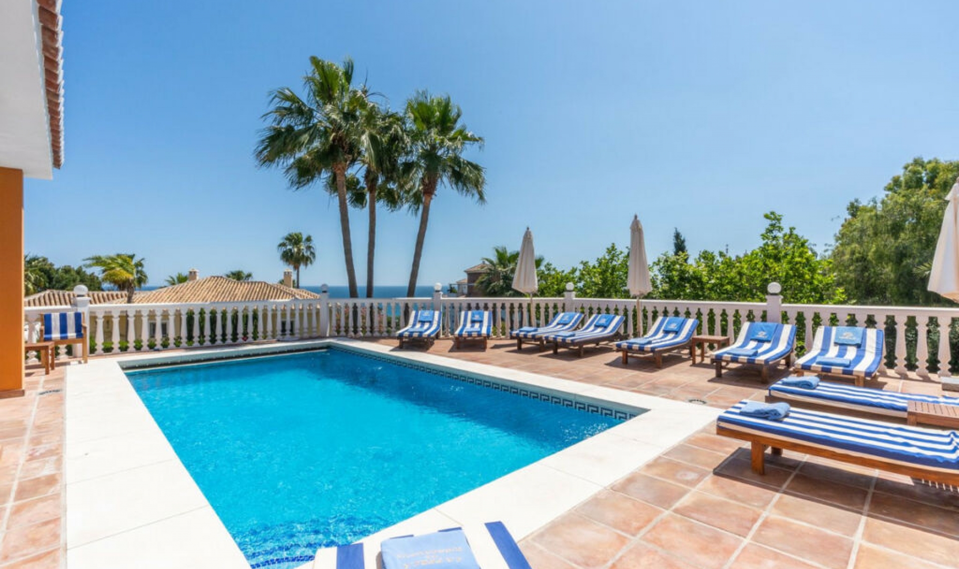 Resale - House -
La Cala de Mijas