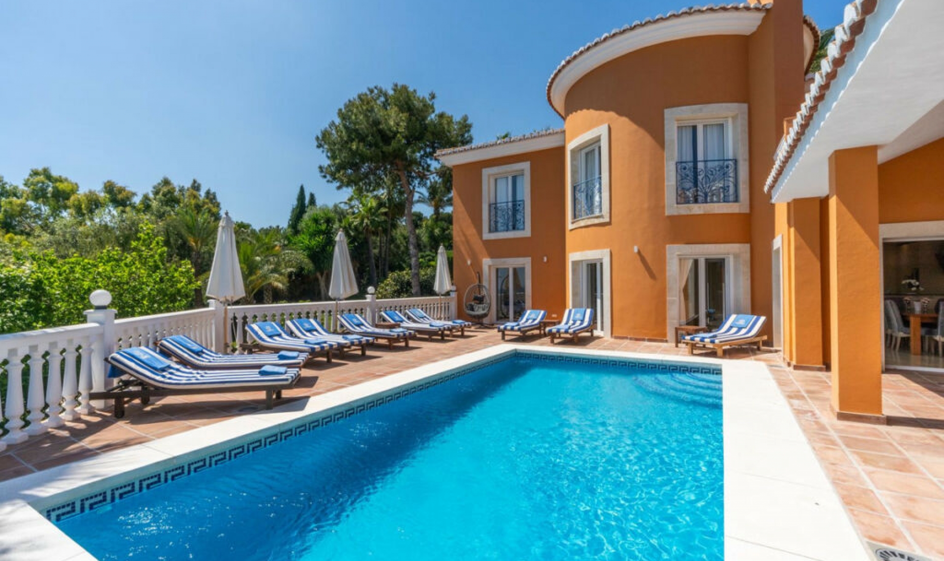 Resale - House -
La Cala de Mijas