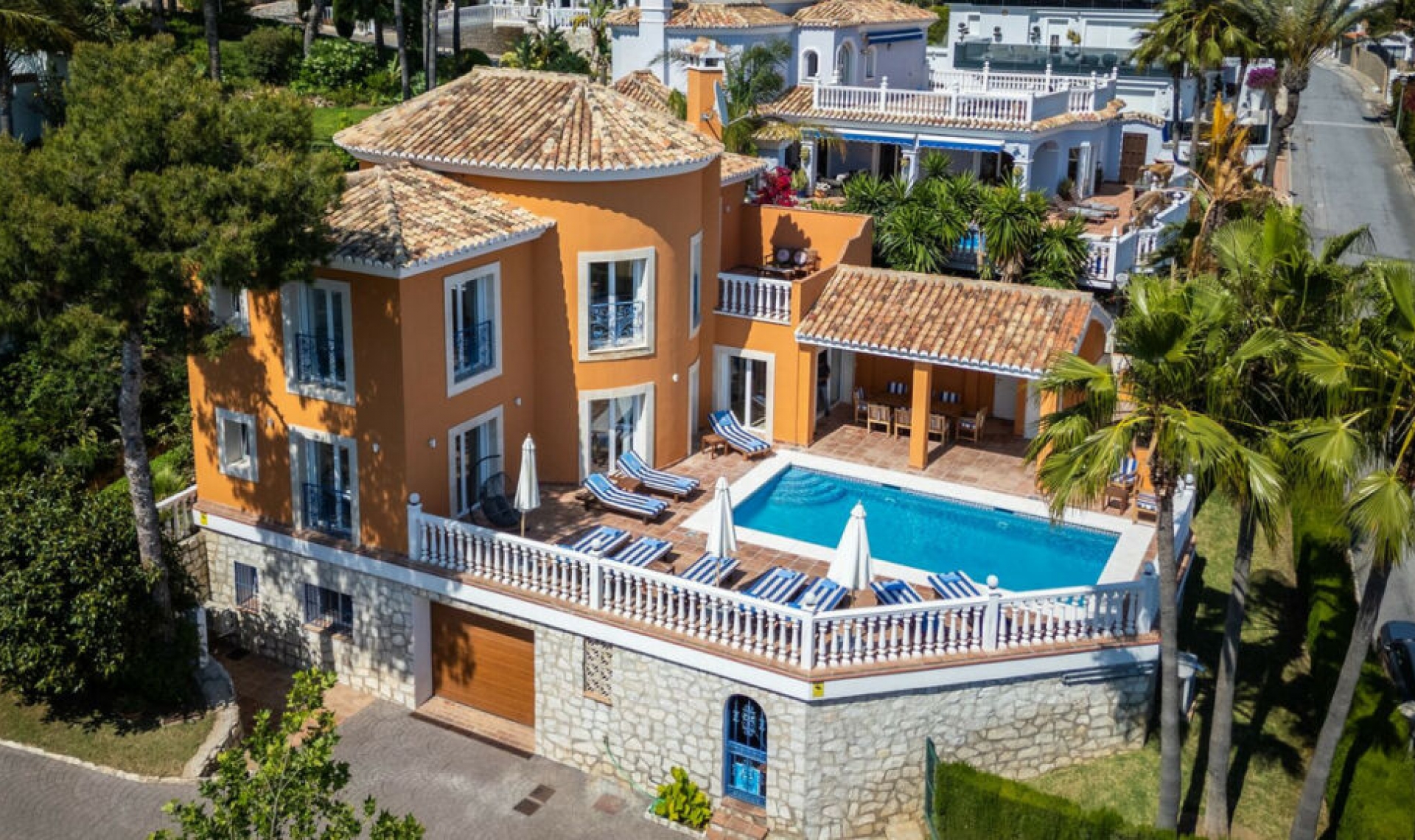 Resale - House -
La Cala de Mijas