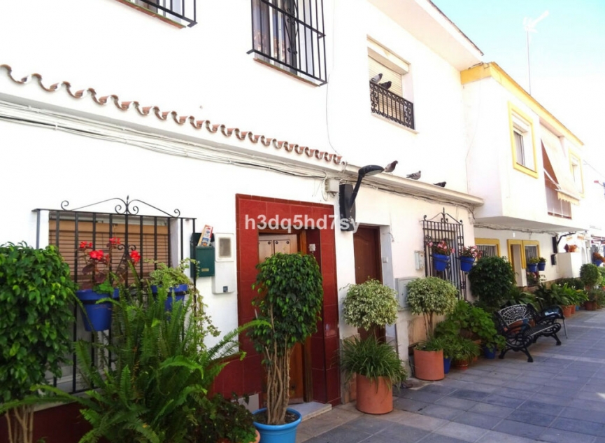 Resale - House -
La Cala de Mijas