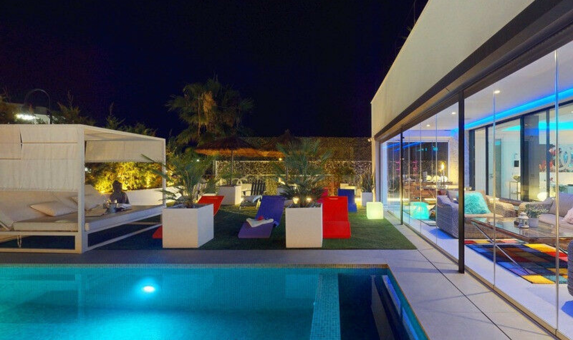 Resale - House -
La Cala de Mijas