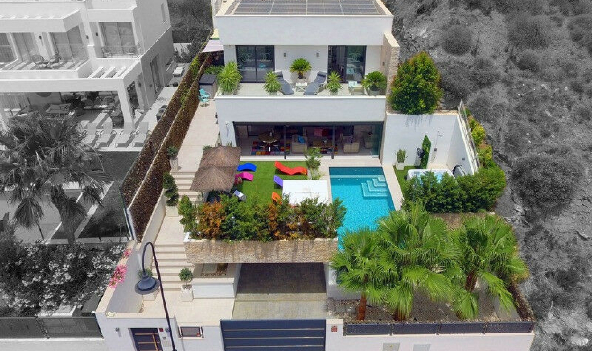Resale - House -
La Cala de Mijas