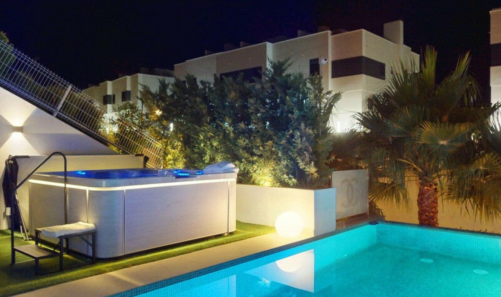 Resale - House -
La Cala de Mijas