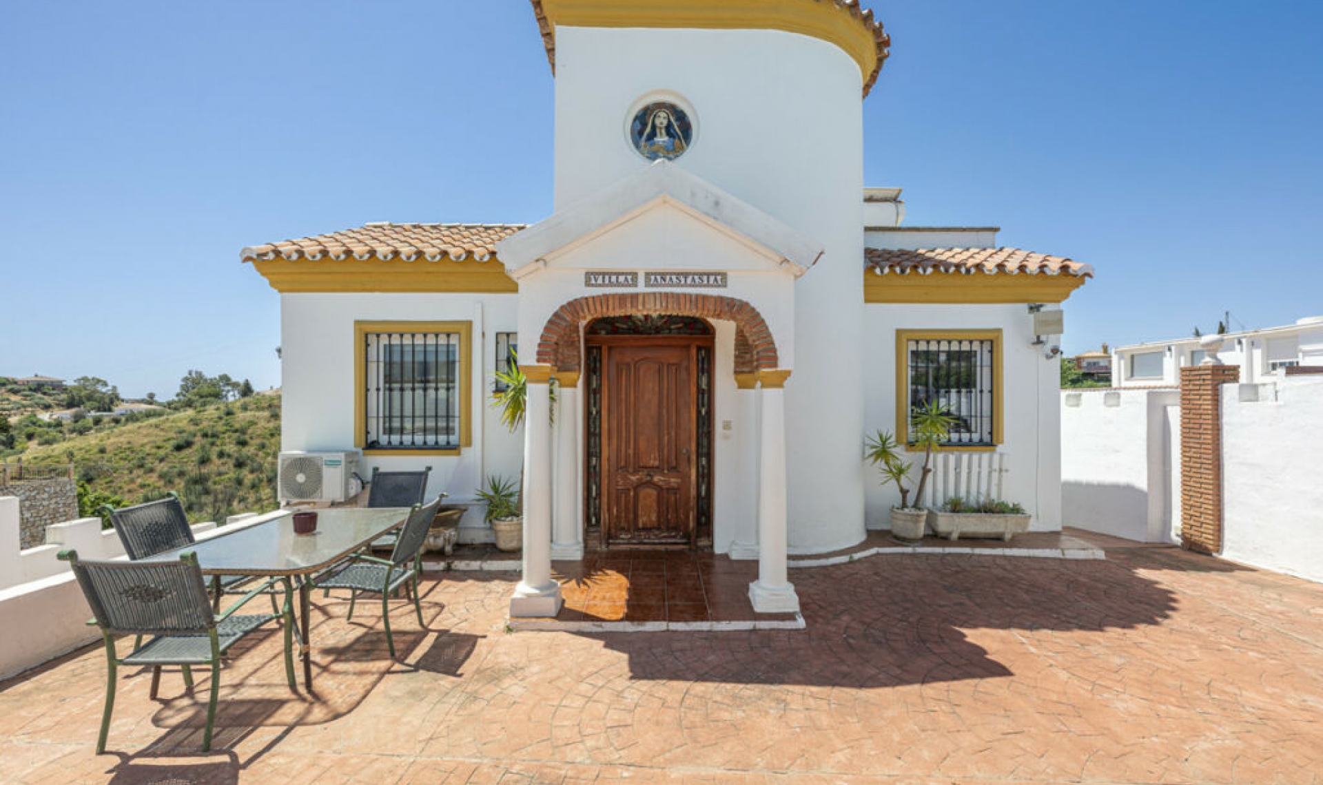 Resale - House -
La Cala de Mijas