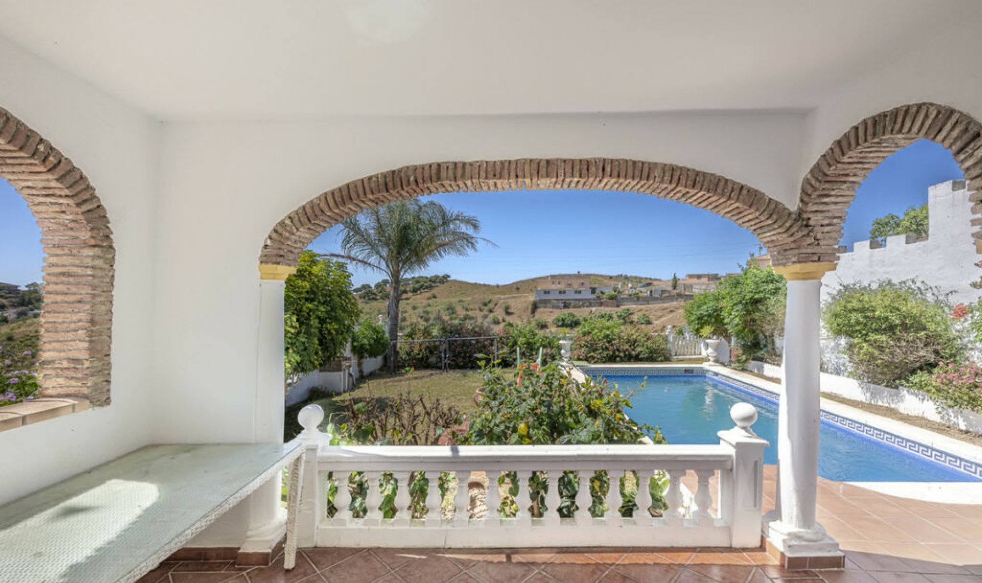 Resale - House -
La Cala de Mijas