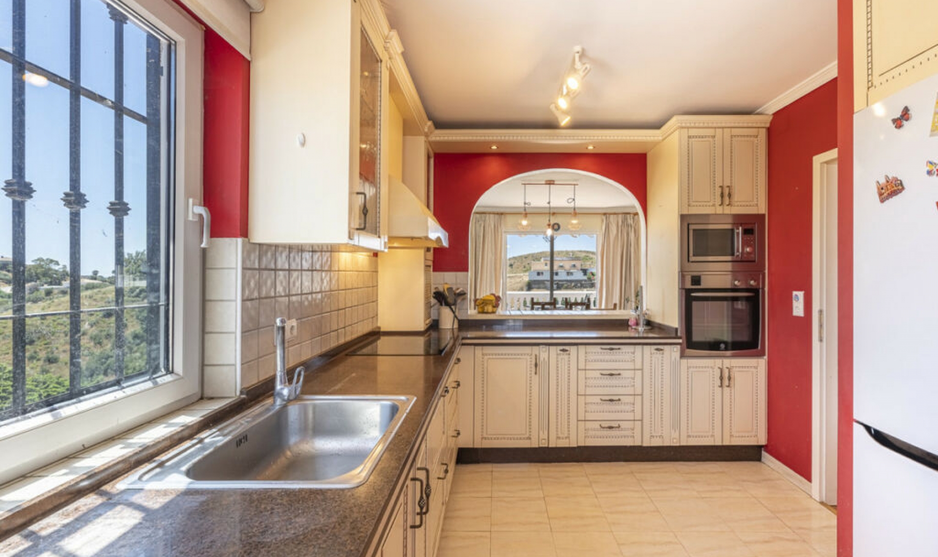Resale - House -
La Cala de Mijas