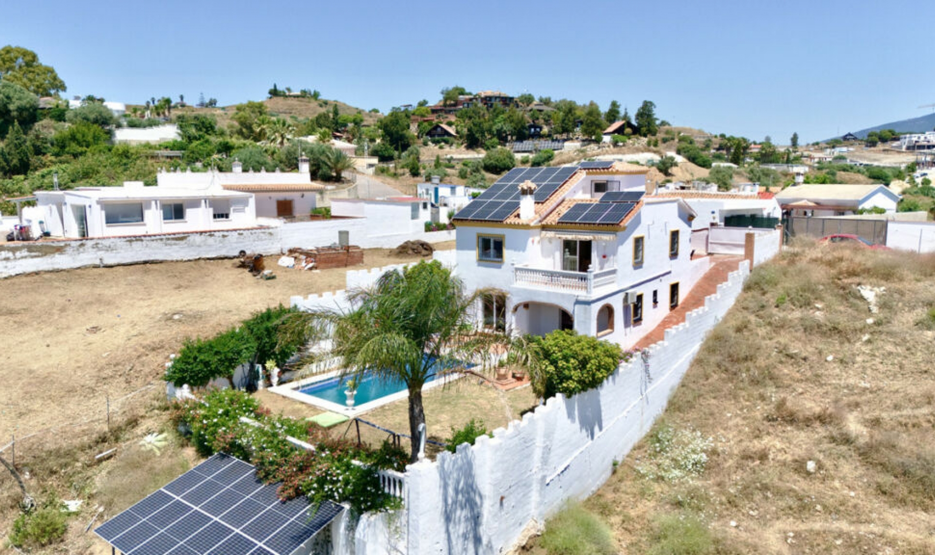 Resale - House -
La Cala de Mijas