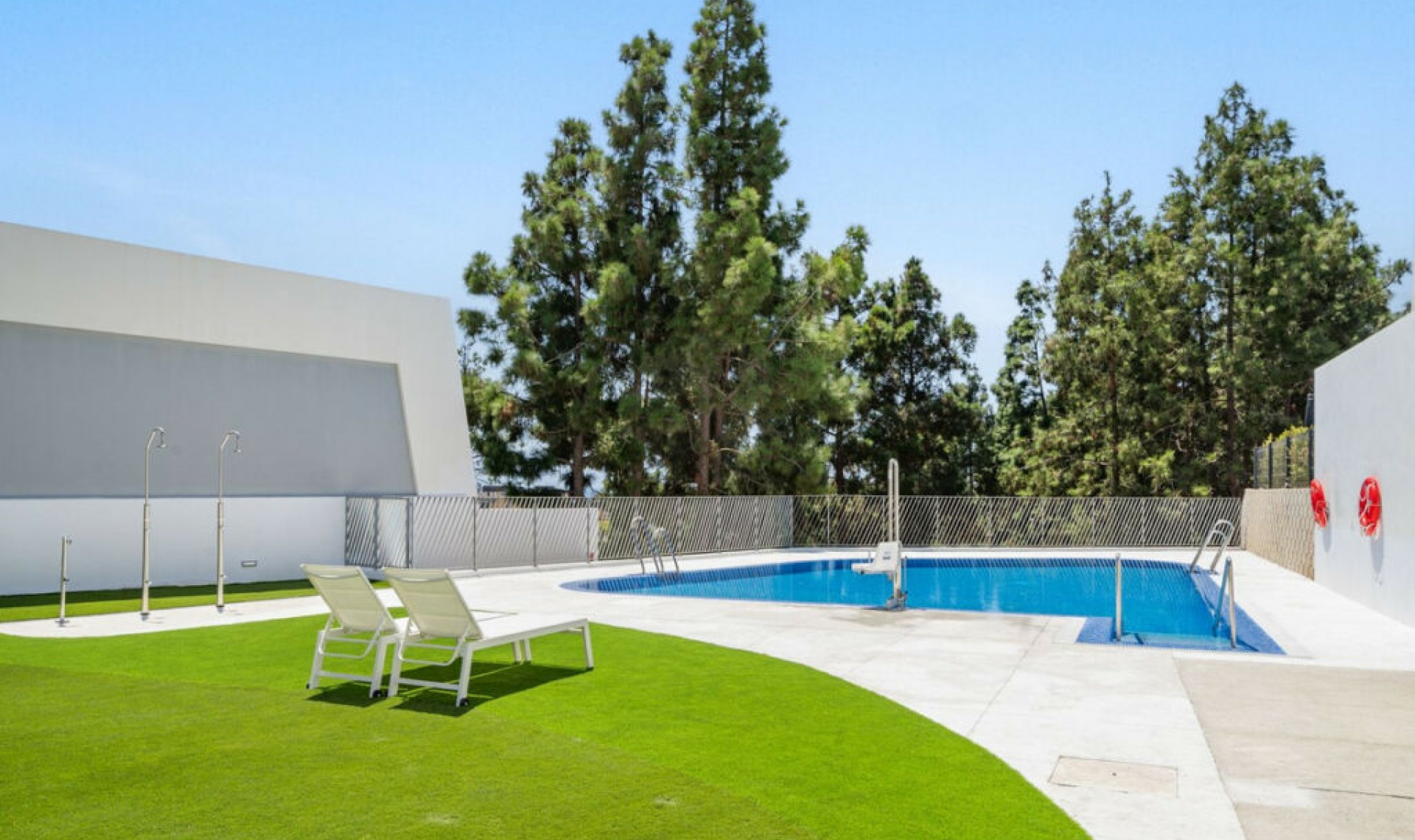 Resale - House -
La Cala de Mijas