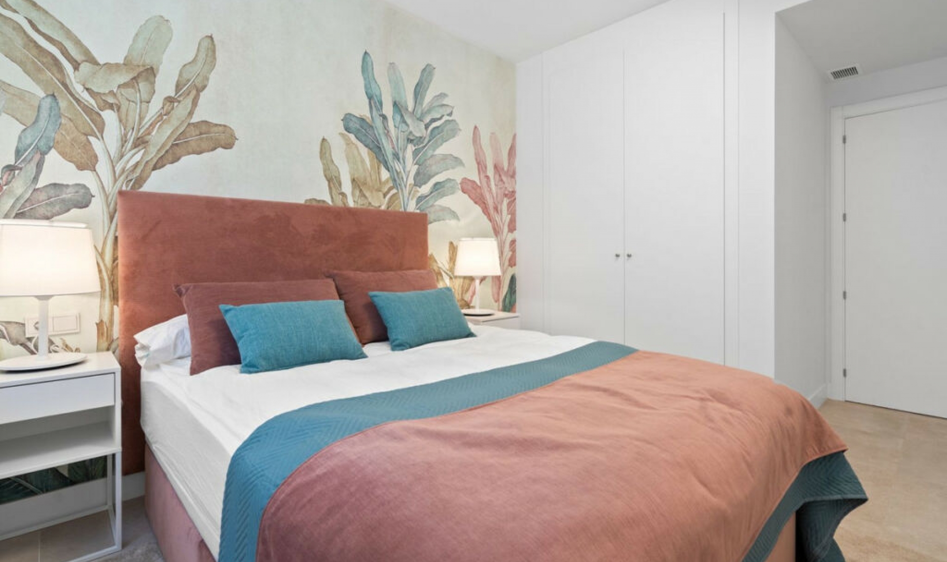 Resale - House -
La Cala de Mijas
