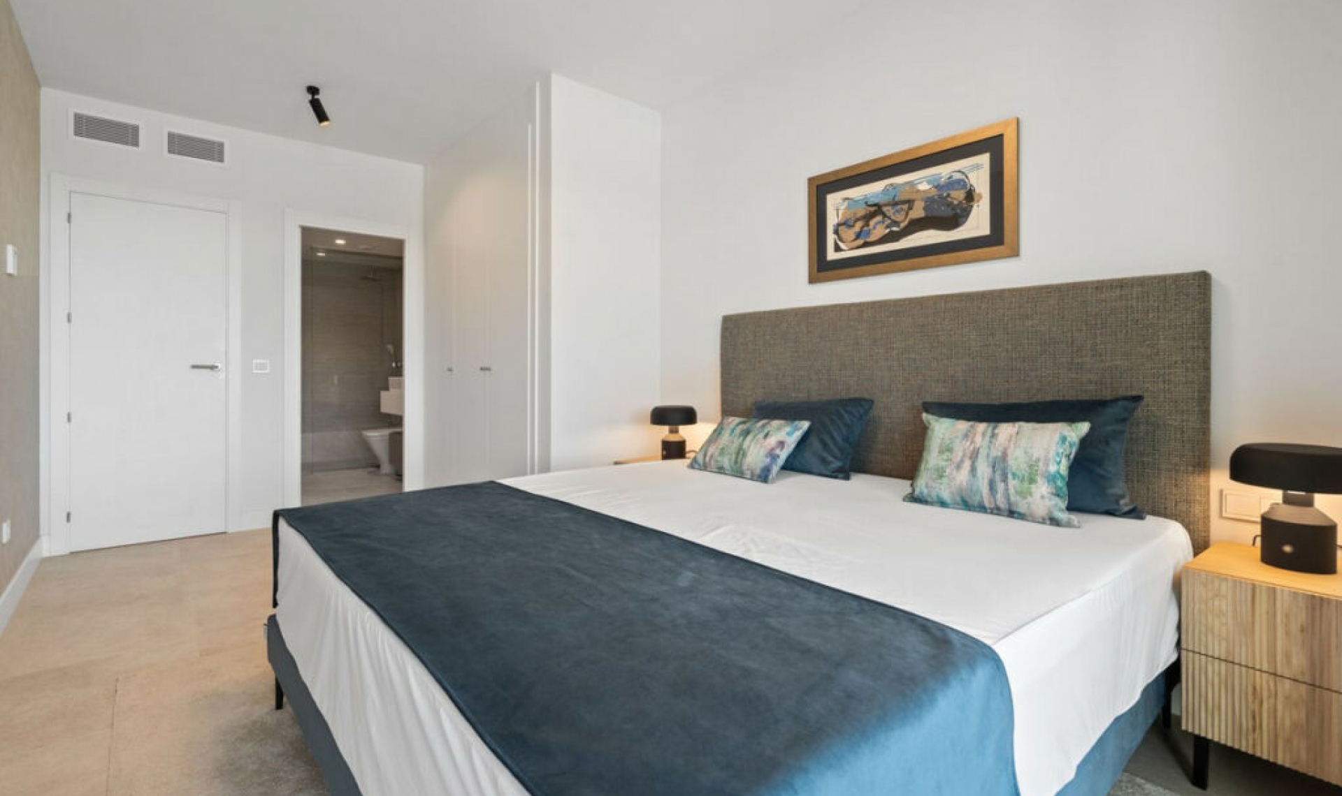 Resale - House -
La Cala de Mijas