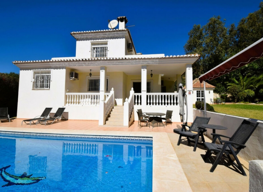 Resale - House -
La Cala de Mijas