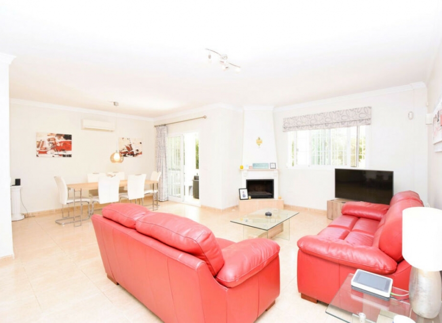Resale - House -
La Cala de Mijas