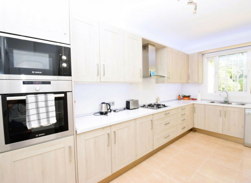 Resale - House -
La Cala de Mijas