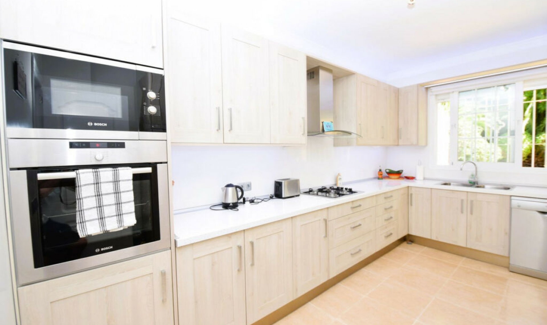 Resale - House -
La Cala de Mijas