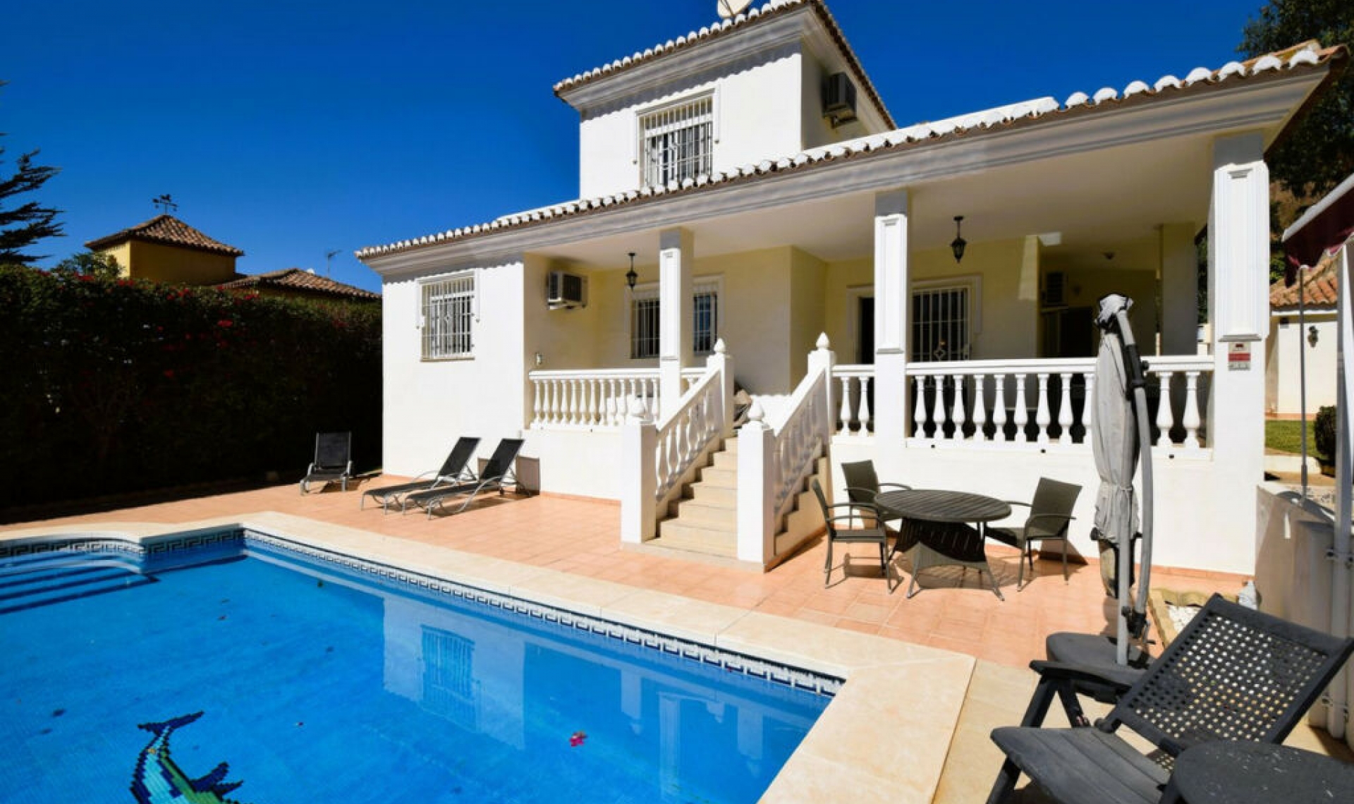 Resale - House -
La Cala de Mijas