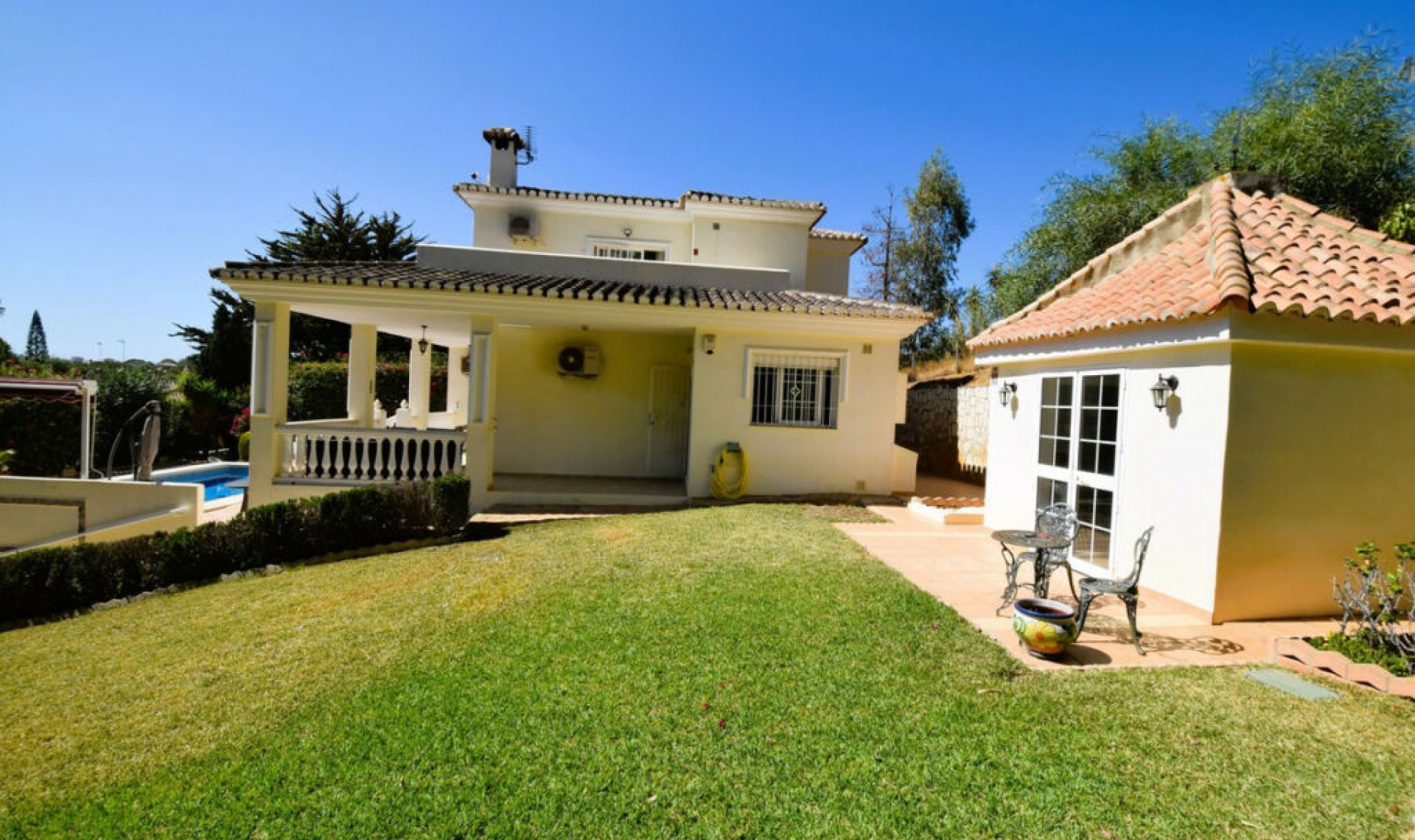 Resale - House -
La Cala de Mijas