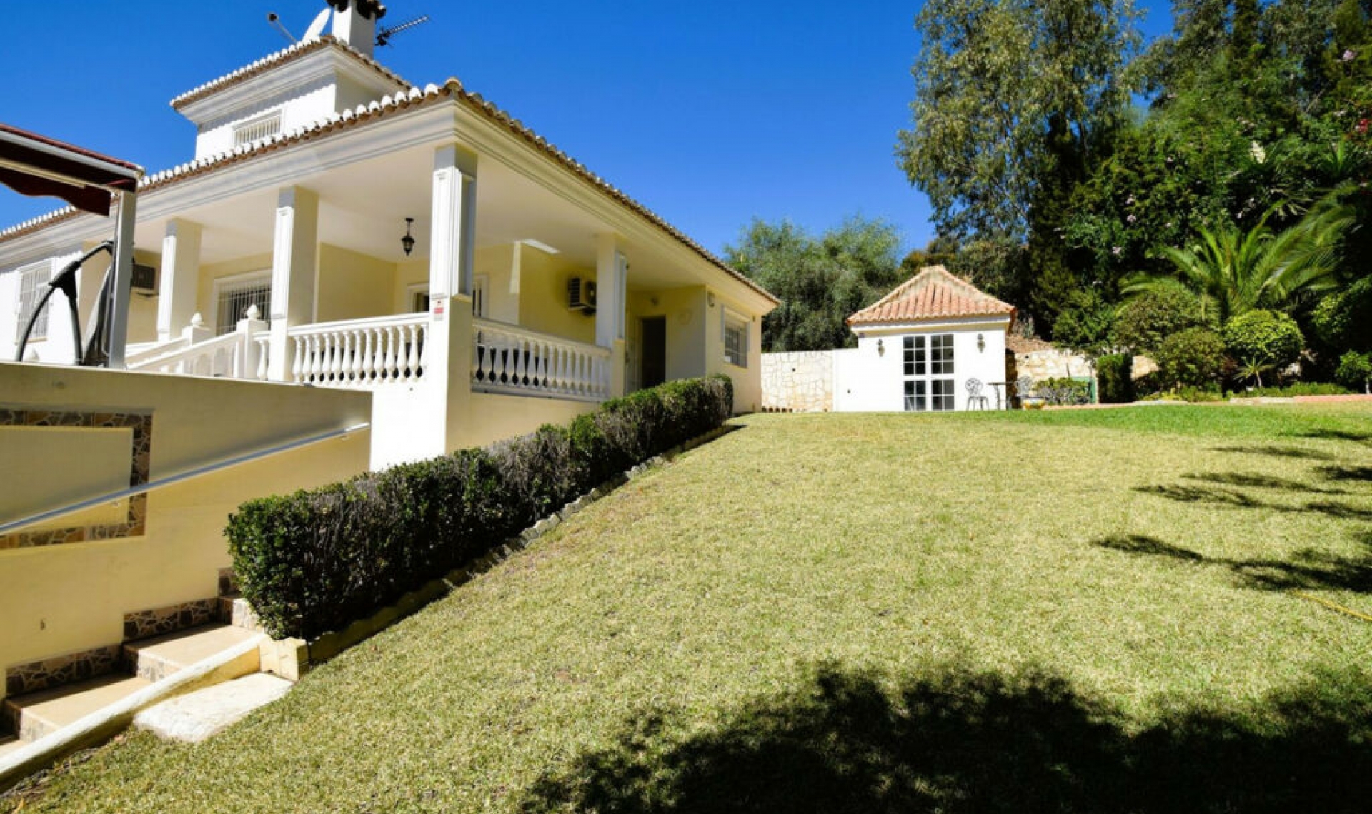 Resale - House -
La Cala de Mijas