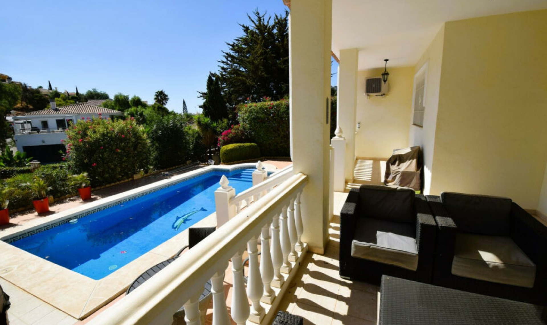 Resale - House -
La Cala de Mijas