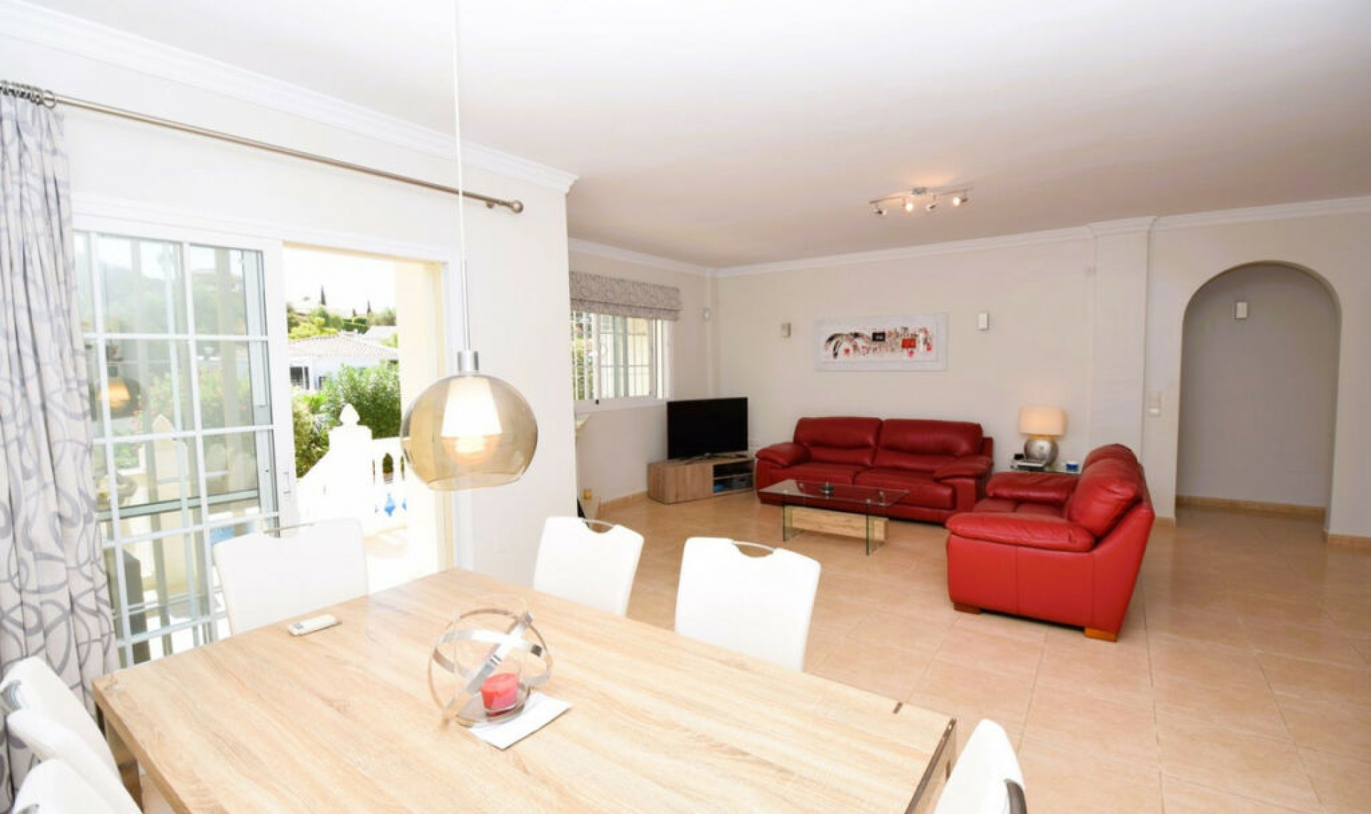 Resale - House -
La Cala de Mijas