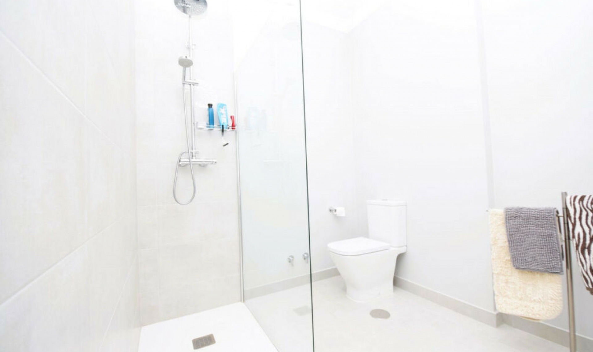 Resale - House -
La Cala de Mijas