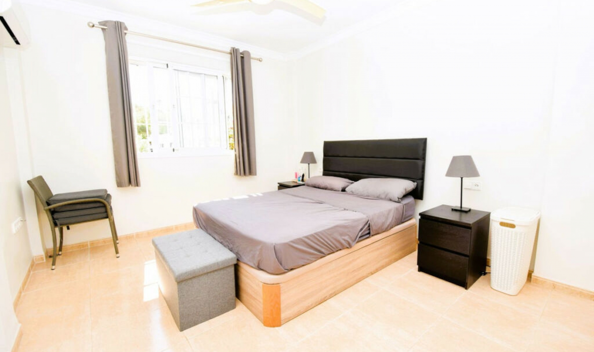 Resale - House -
La Cala de Mijas