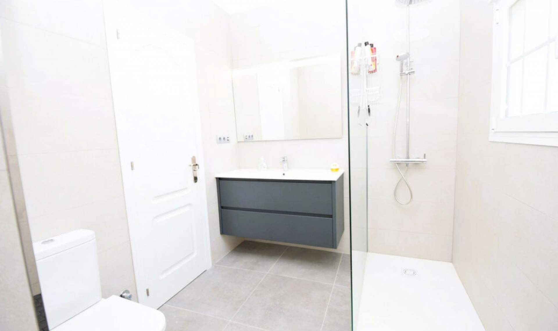 Resale - House -
La Cala de Mijas