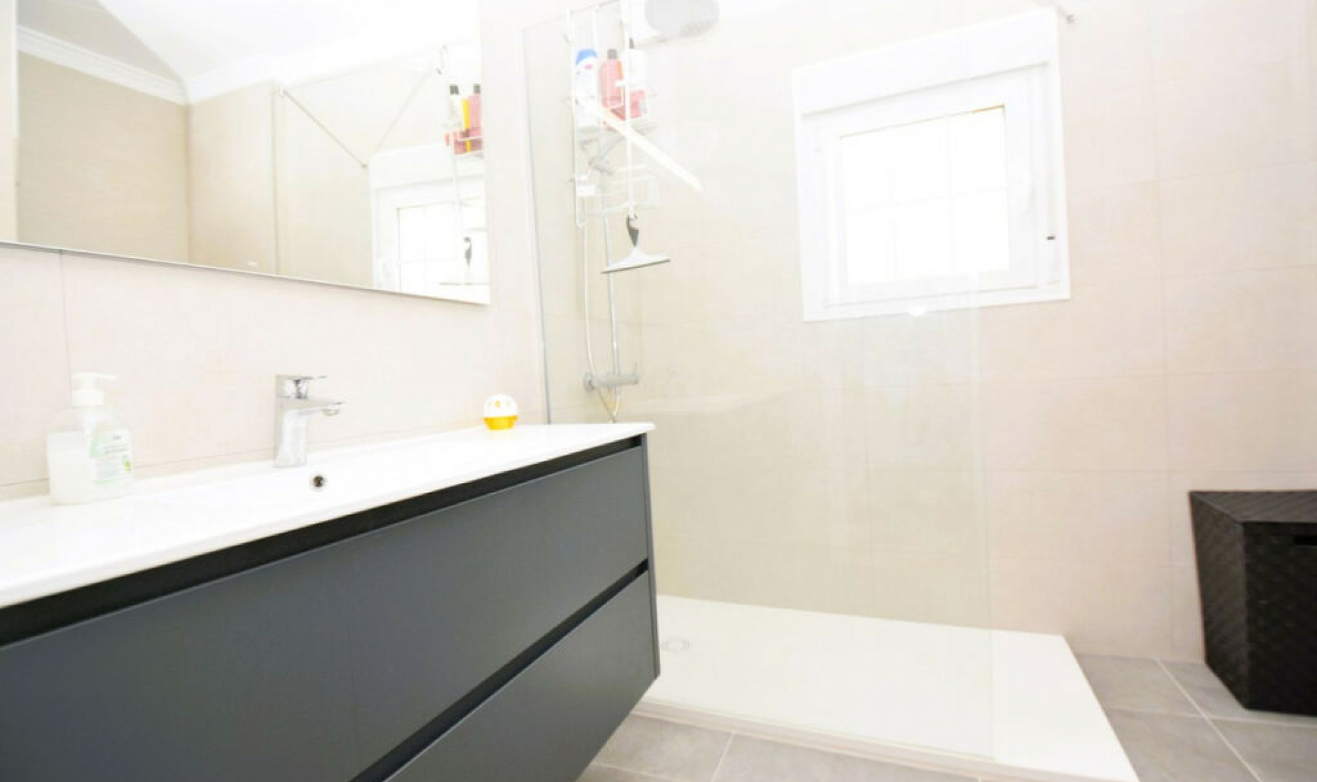 Resale - House -
La Cala de Mijas