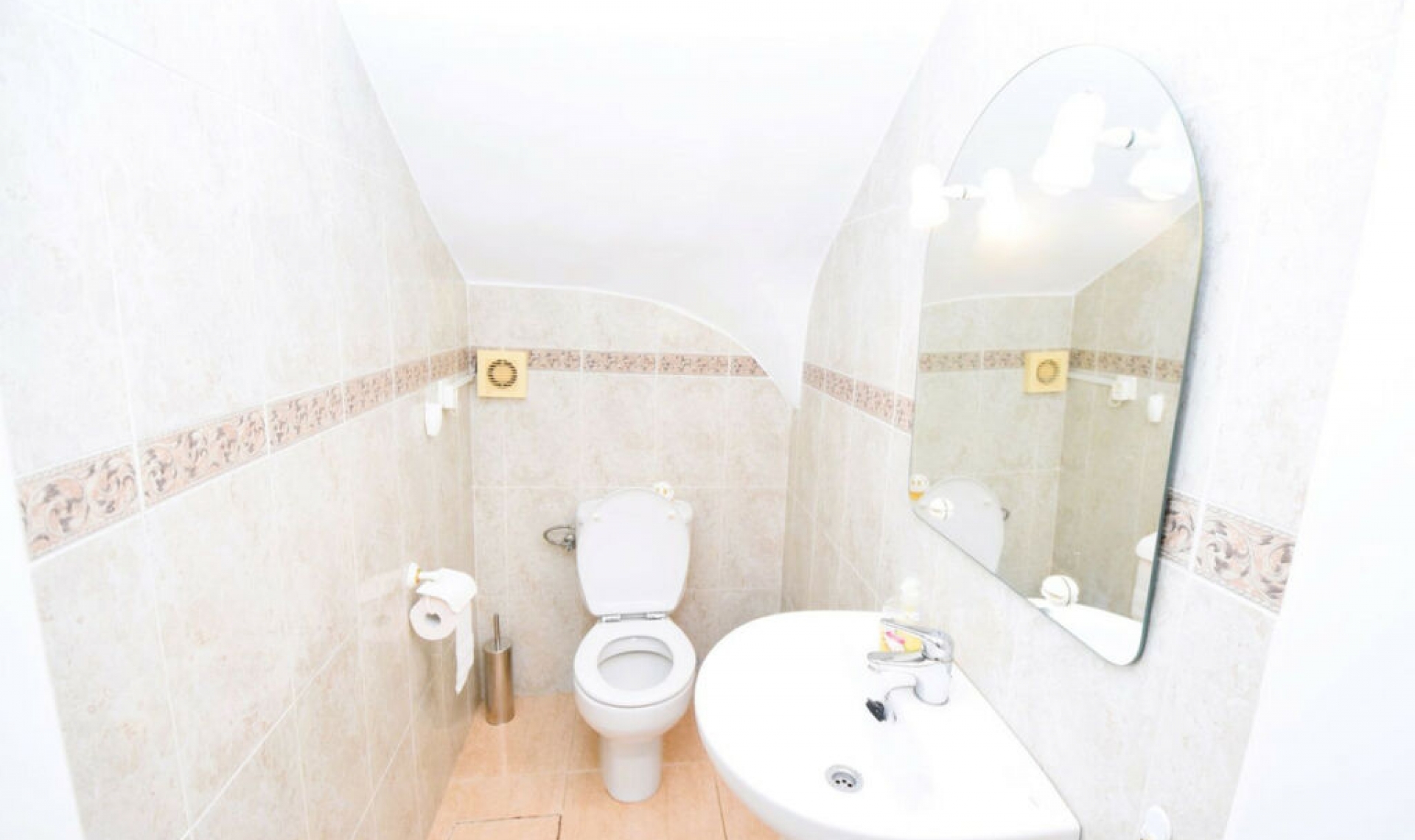 Resale - House -
La Cala de Mijas