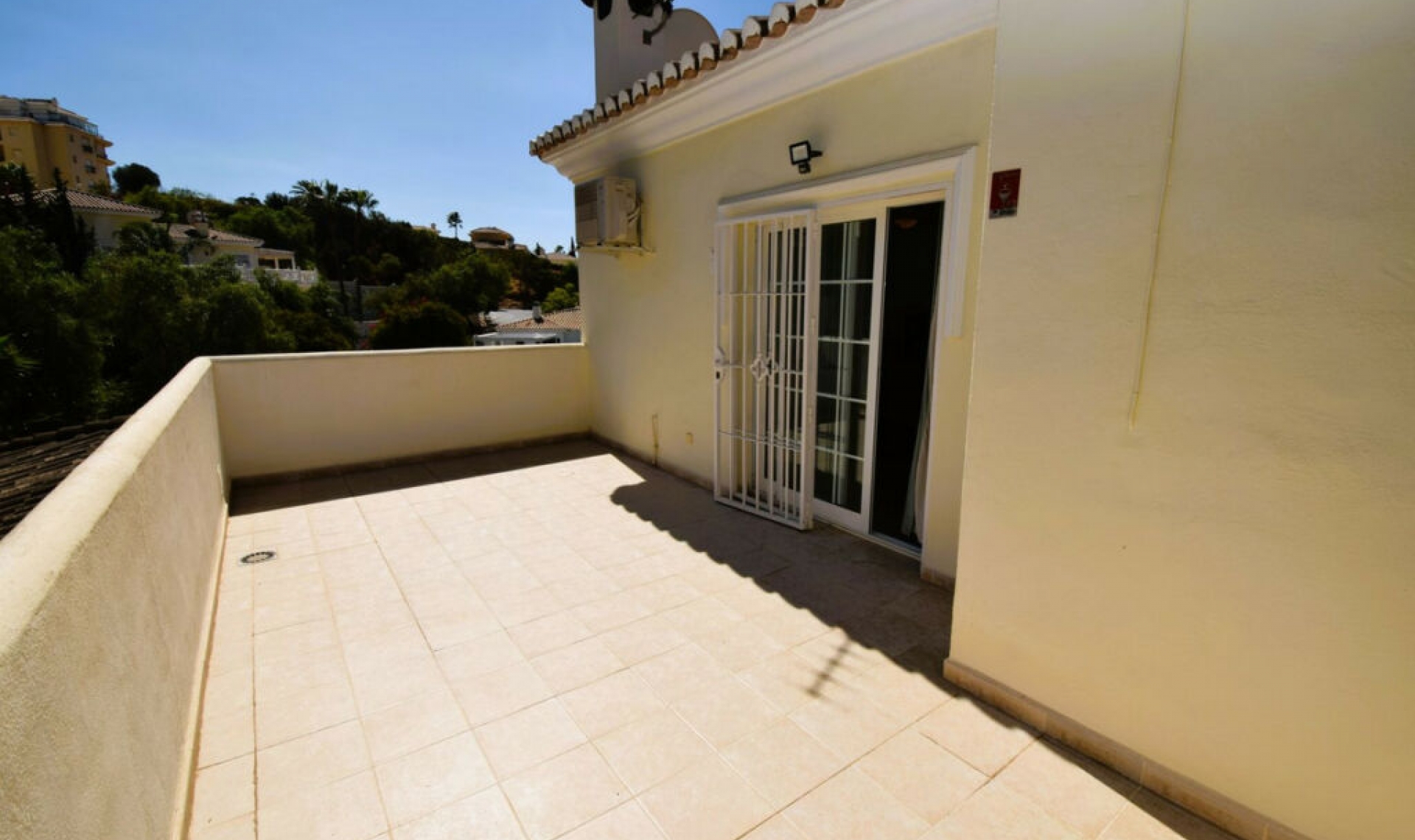 Resale - House -
La Cala de Mijas