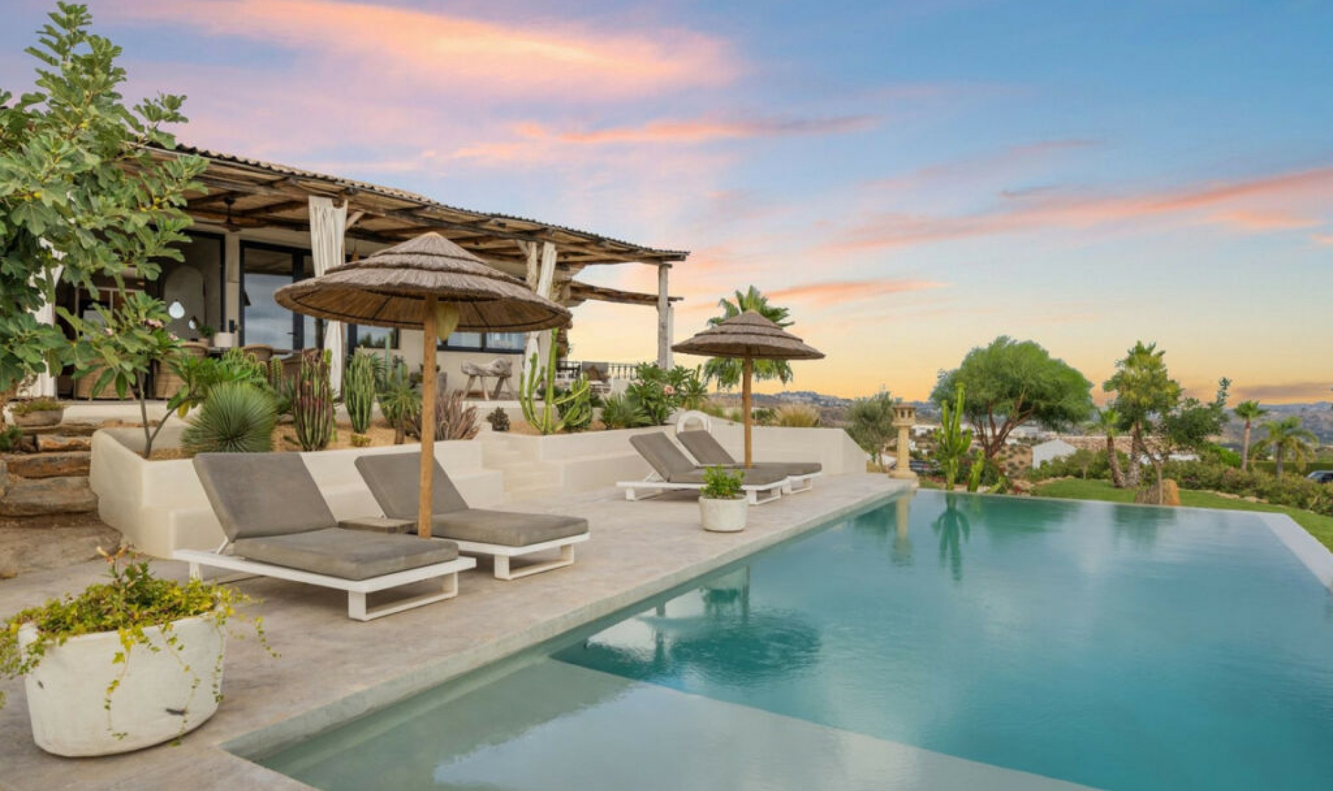 Resale - House -
La Cala de Mijas