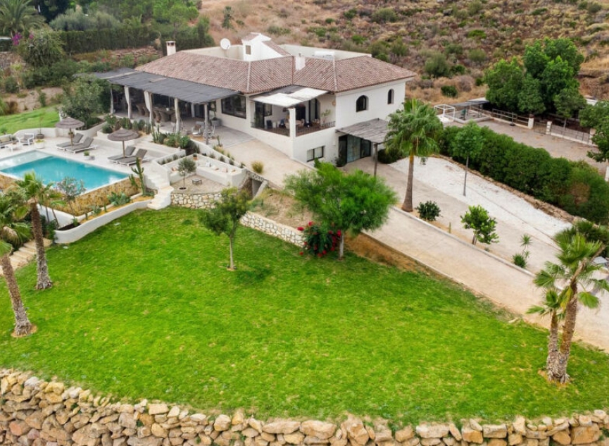 Resale - House -
La Cala de Mijas