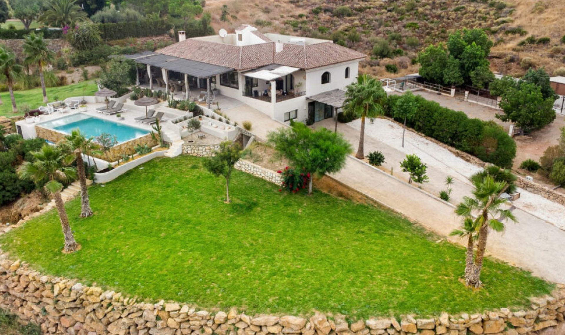 Resale - House -
La Cala de Mijas