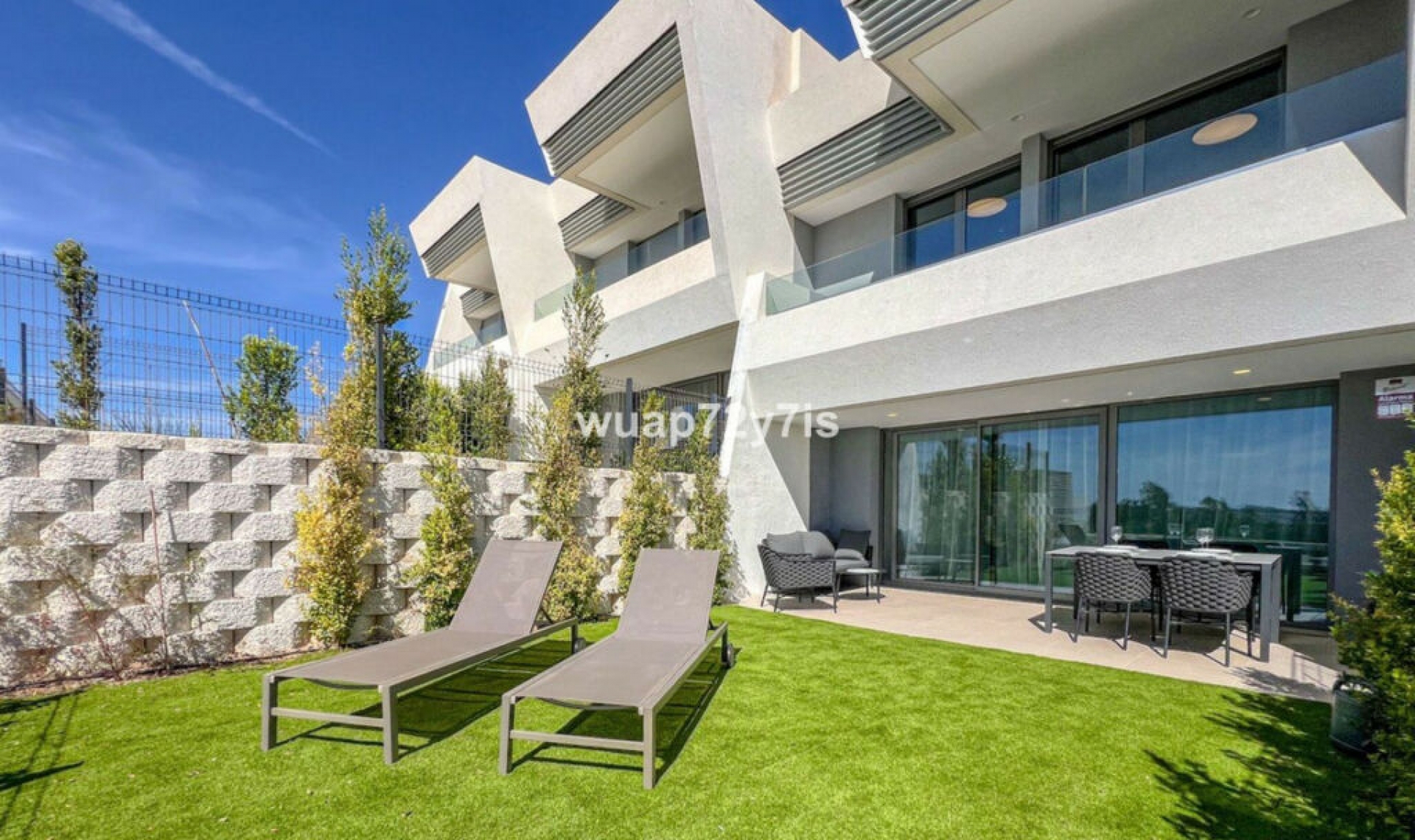 Resale - House -
La Cala de Mijas