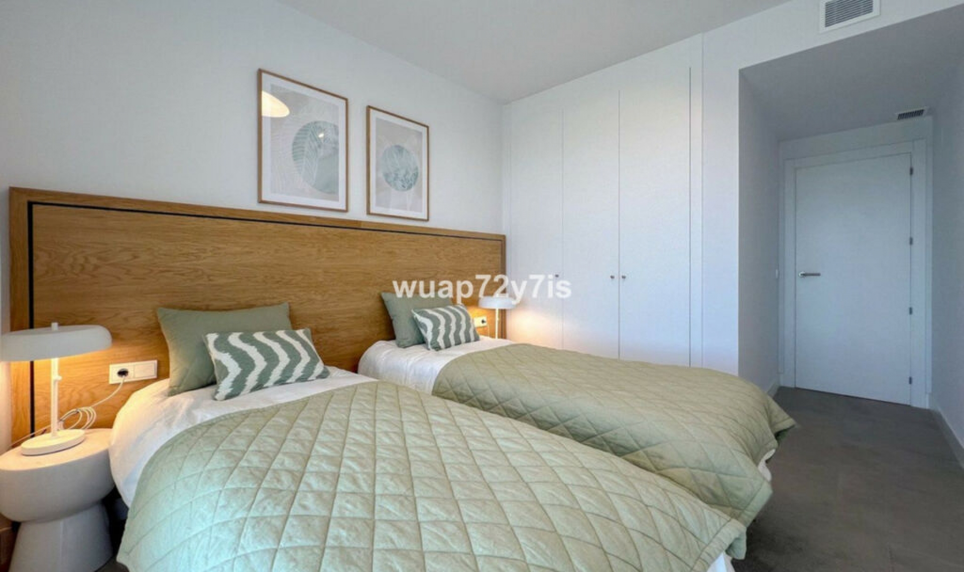 Resale - House -
La Cala de Mijas