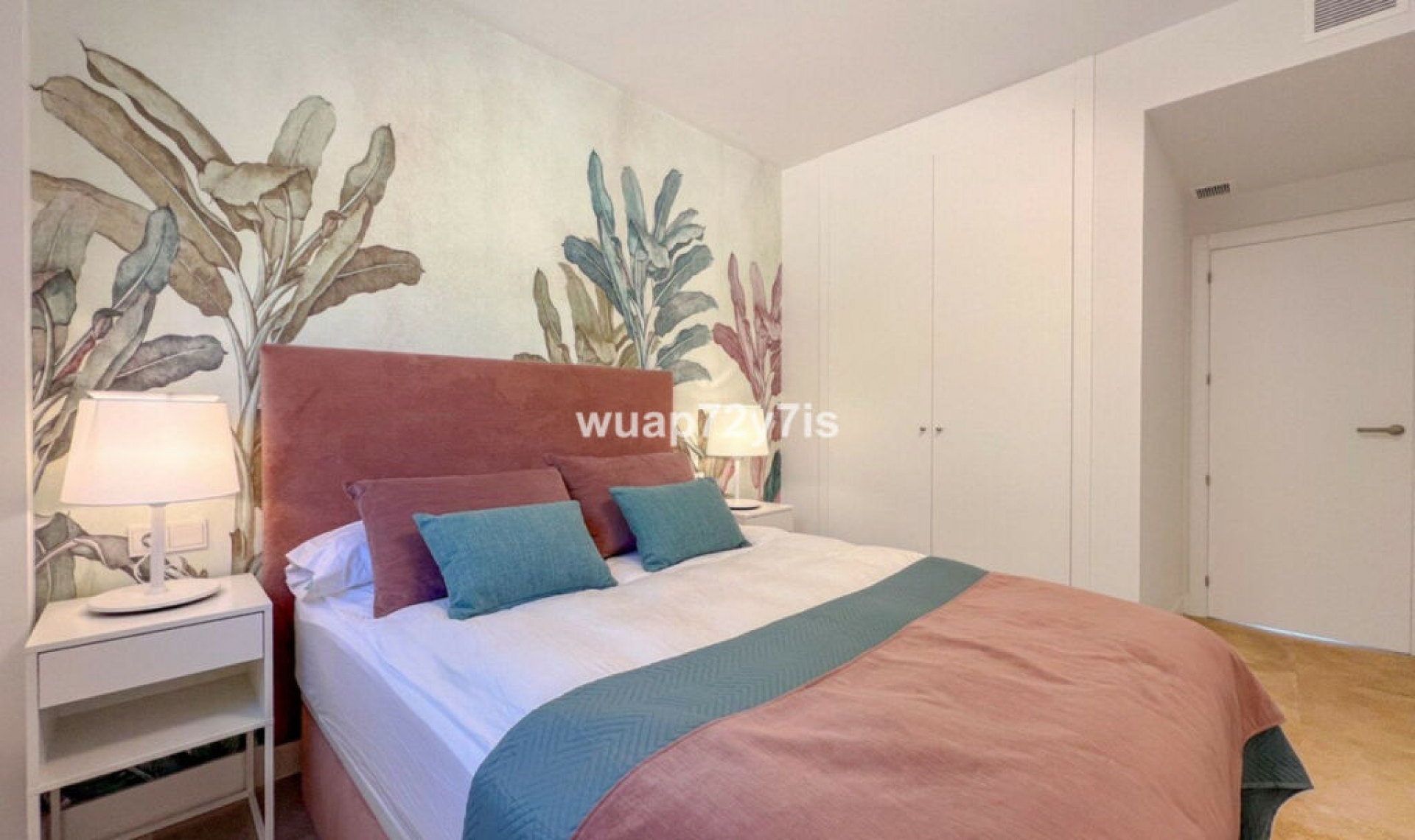 Resale - House -
La Cala de Mijas